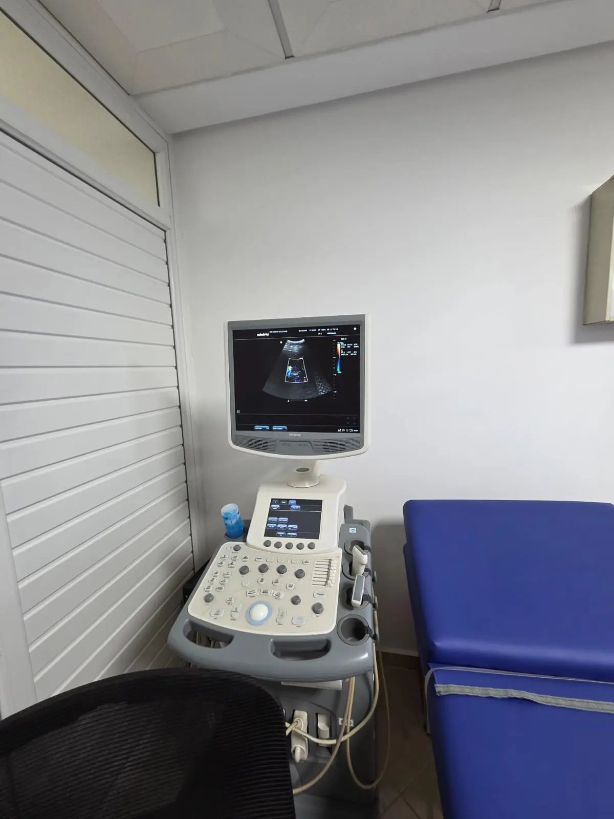 Équipement médical moderne et instruments stériles disponibles au cabinet du Dr. HAMYA à Inzegane